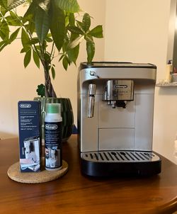 Delonghi Magnifica Evo Coffee Machine with Cleaning Kit