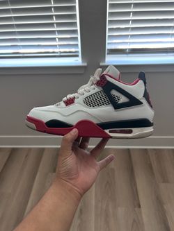 Jordan 4s