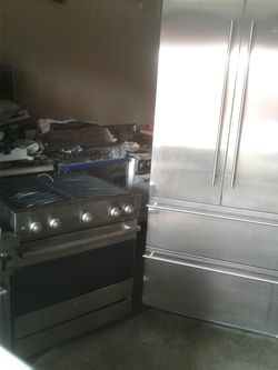 VIKING PROFESSIONAL STOVE 30" AND LIEBHERR REFRIGERADOR 36"