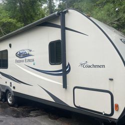 2015 Coachmen Freedom Express