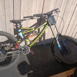 SPECIALIZED  LARGE DH BIKE