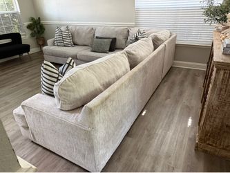 Ashley’s furniture 3pc sectional sofa set