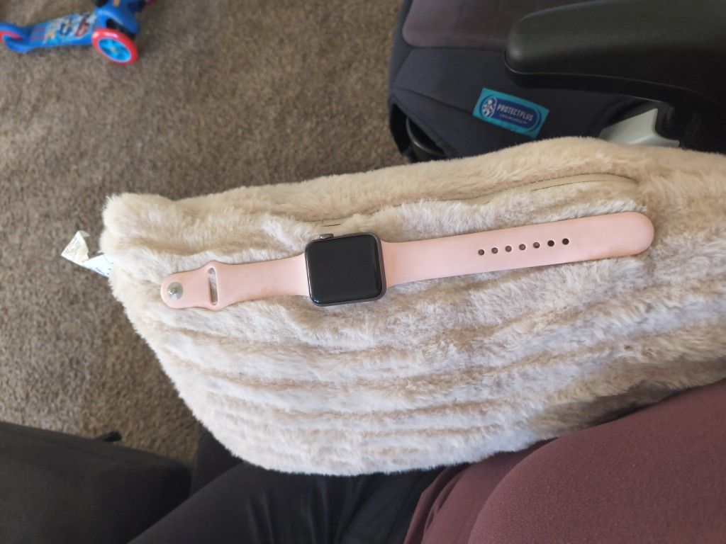 Apple Watch Series 3 42mm Aluminum