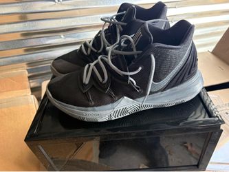 e Nike Kyrie 5 "Black Magic"