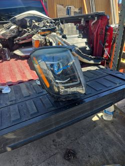 2021 telluride Right head lamp ! (Fits 2020-2021-2022)