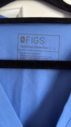 Figs scrub top