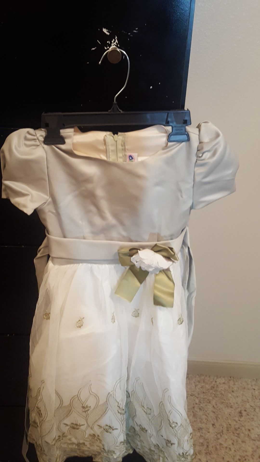 Little girls dress (Size 8)