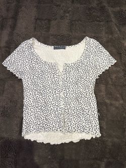 Brandy Melville classic Henley shirt size small