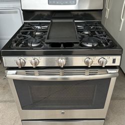 GE Gas Stove 30” ( 1 Month Warranty)