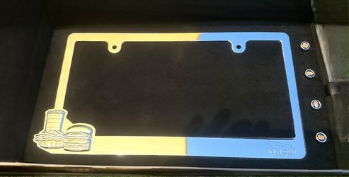 IN N OUT Liscence plate cover