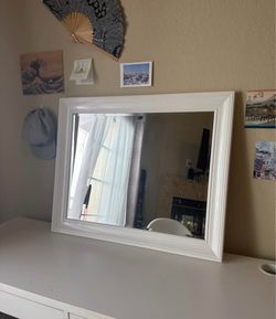 Mirror with white rim
