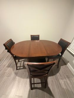 Dining Table Set with 4 Padded Chairs