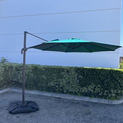 BLUU 10ft Offset Cantilever Patio Umbrella with Weights 
