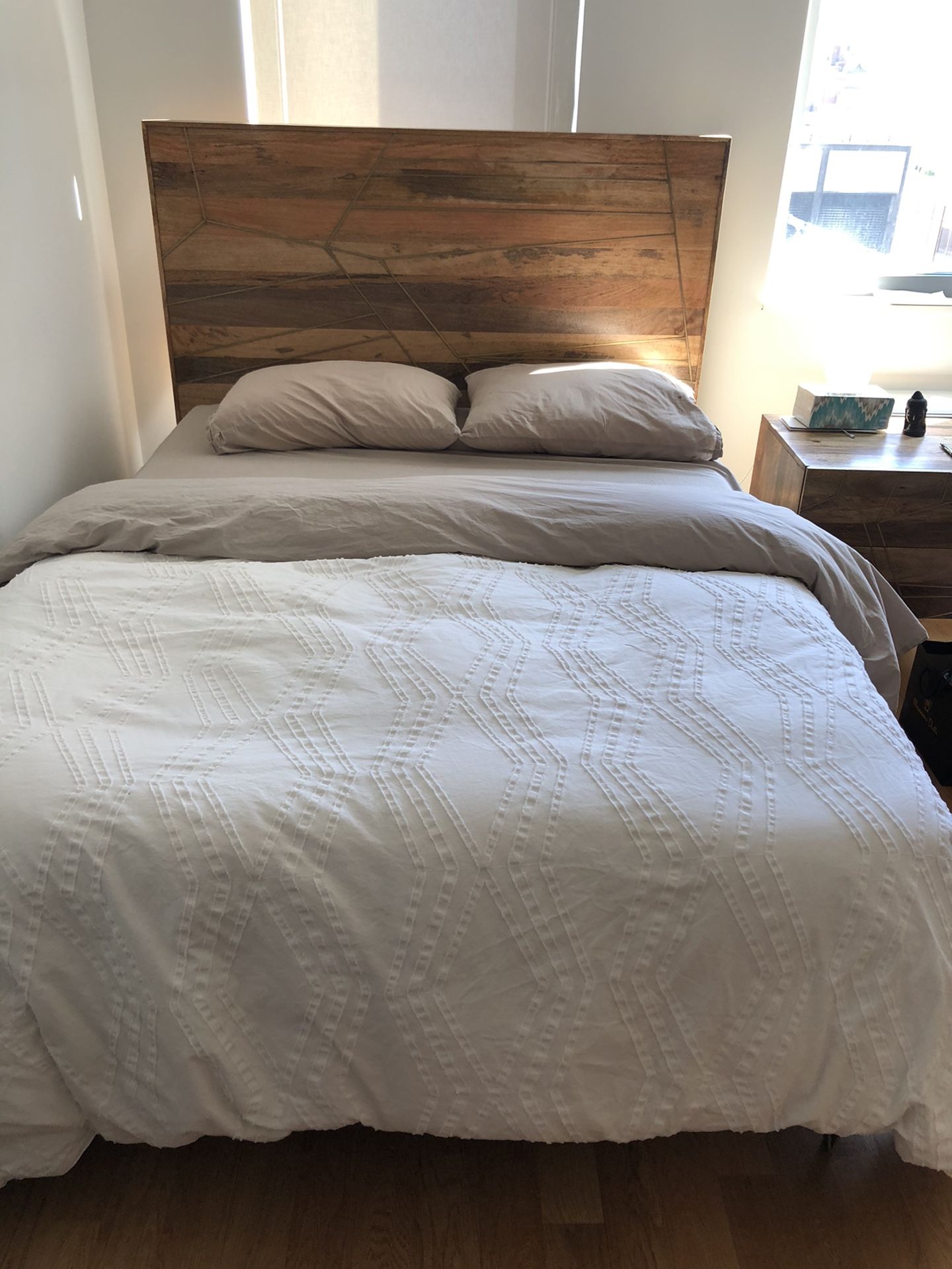 Queen Bed / West Elm Roar & Rabbit