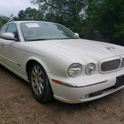 04 jaguar xj8 $5,400 runs good, 90k miles, xtra clean fully loaded, leather wood, sunroof new tires