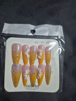 Press on nails