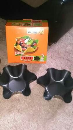 Taco bowl pan set * new in box