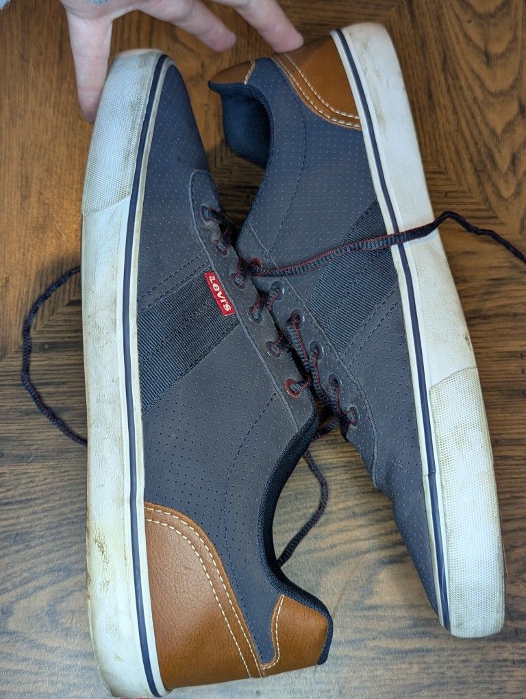 Levi’s Miles Perf Navy/Burgundy Men's Size 13