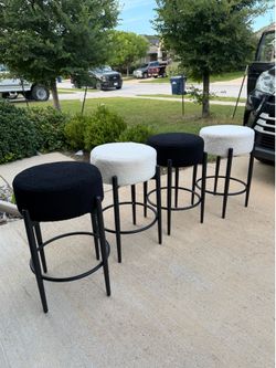 Beautiful barstools set of 4 sleek and sturdy