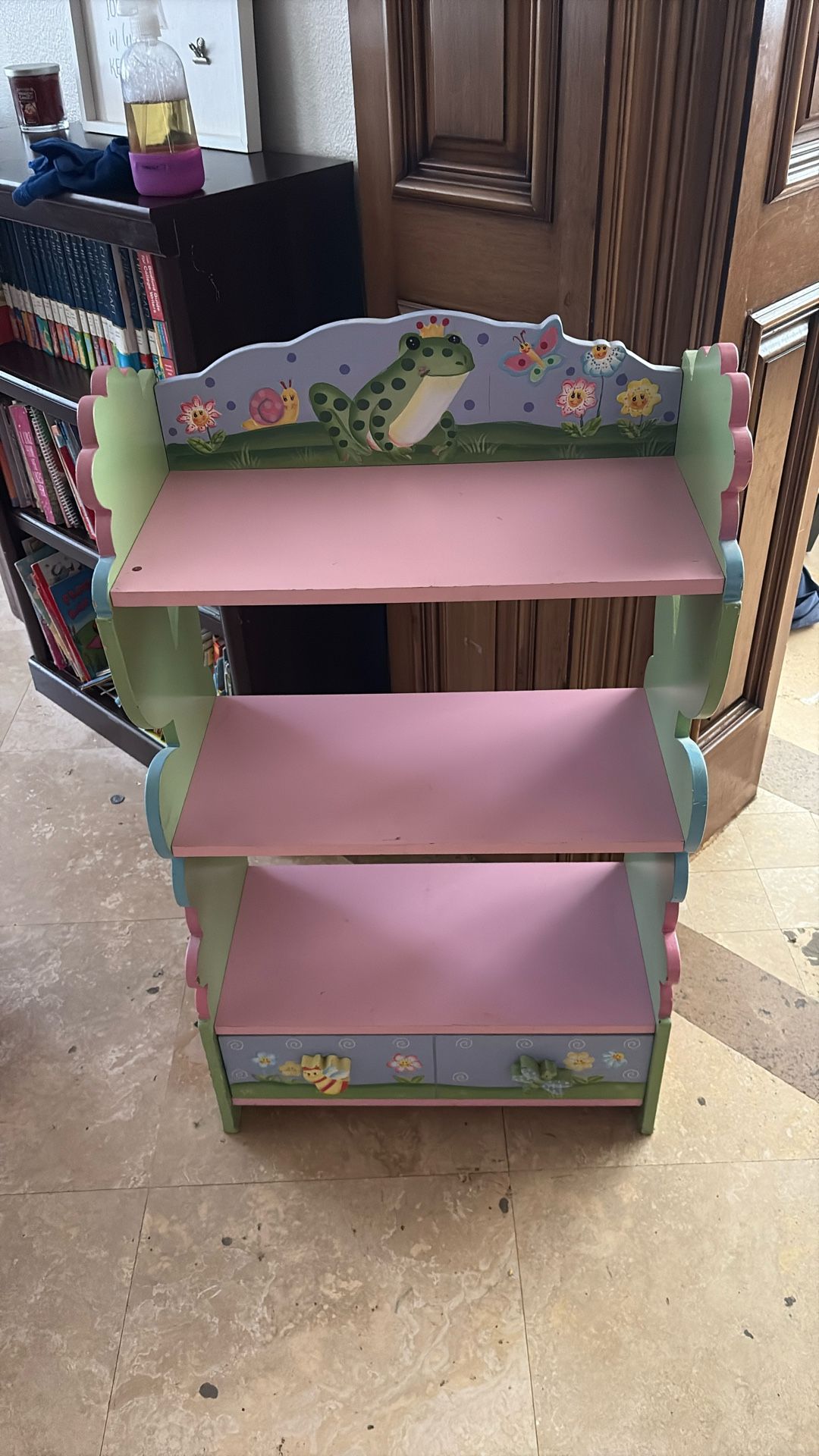 Girls bookshelf
