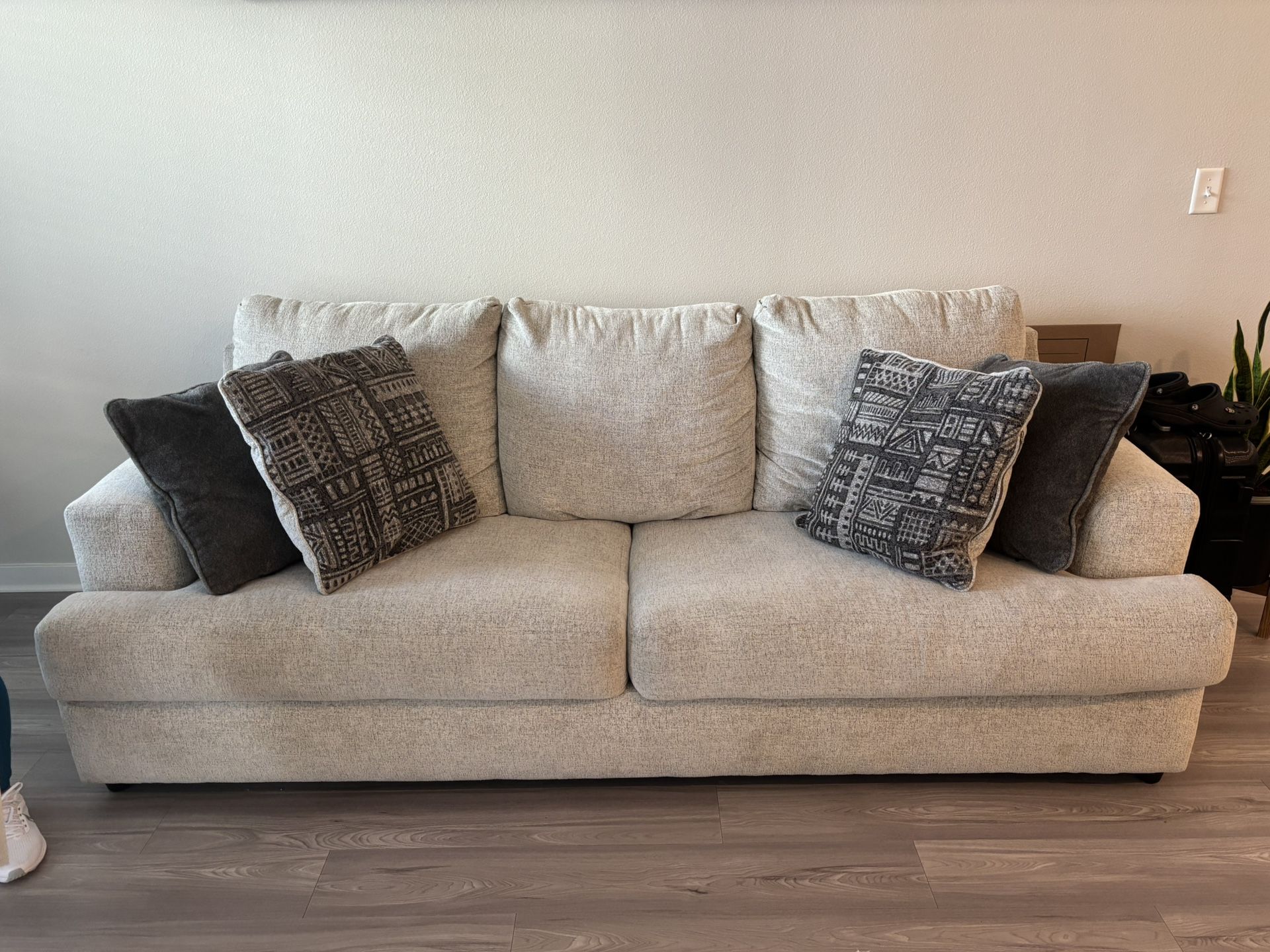 ๐๏ธ Modern Sofa Bed โ Original Price $1200, Selling for $300 with Free Wall Art