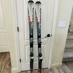 ROSSIGNOL SKIS WITH BINDINGS 162cm