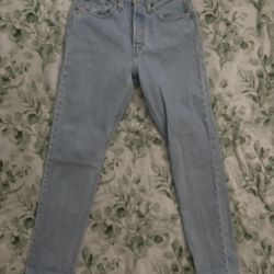 light blue levi’s jean 501’s