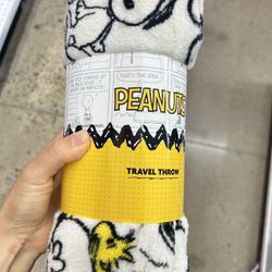 NWT Peanuts silk touch throw 