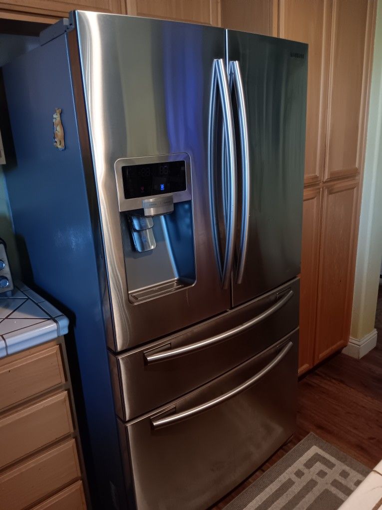 Refrigerator For Sale