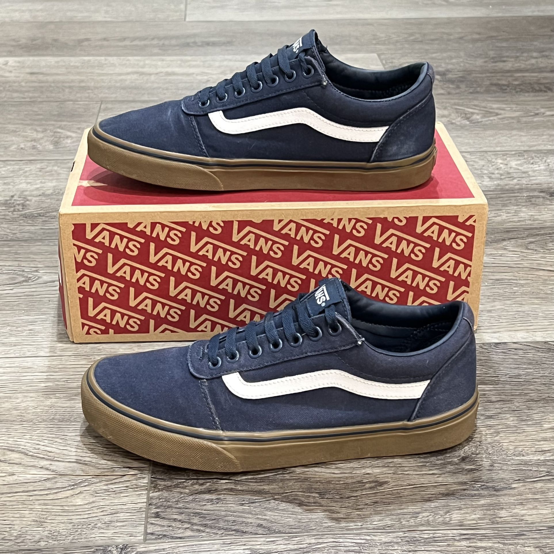 strøm Konfrontere fintælling Vans Old Skool Navy Blue Gum Sneakers Men's Size 9.5 for Sale in Glendale,  AZ - OfferUp