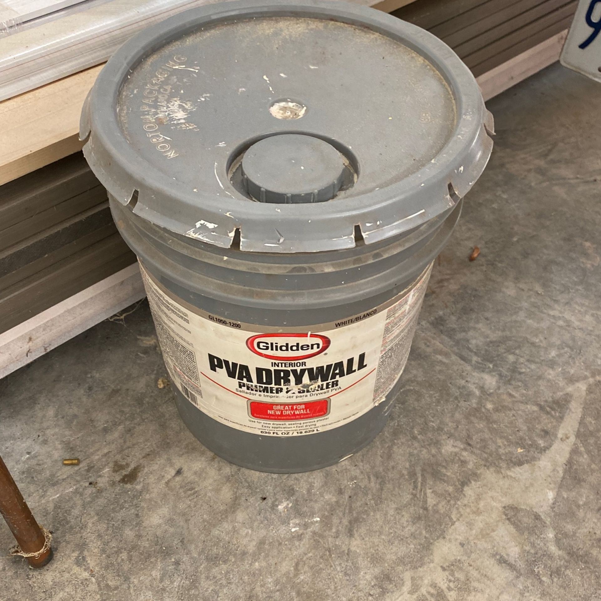 5 Gallon Bucket of Hydraulic Fluid