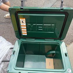 Yeti Tundra 3 colors available