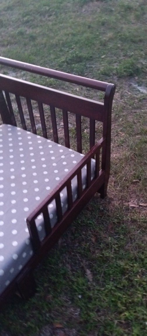 wood frame toddler bed