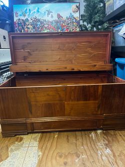 Vintage Cedar Lined Wooden Hope Chest