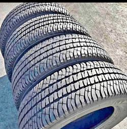 265 70 18 Michelin tires en perfectas condiciones de vida