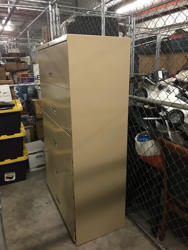 File cabinet-Free/Pick up in Delray