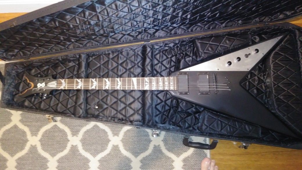 PEAVEY PXD VICIOUS II flying V electric guitar with coffin