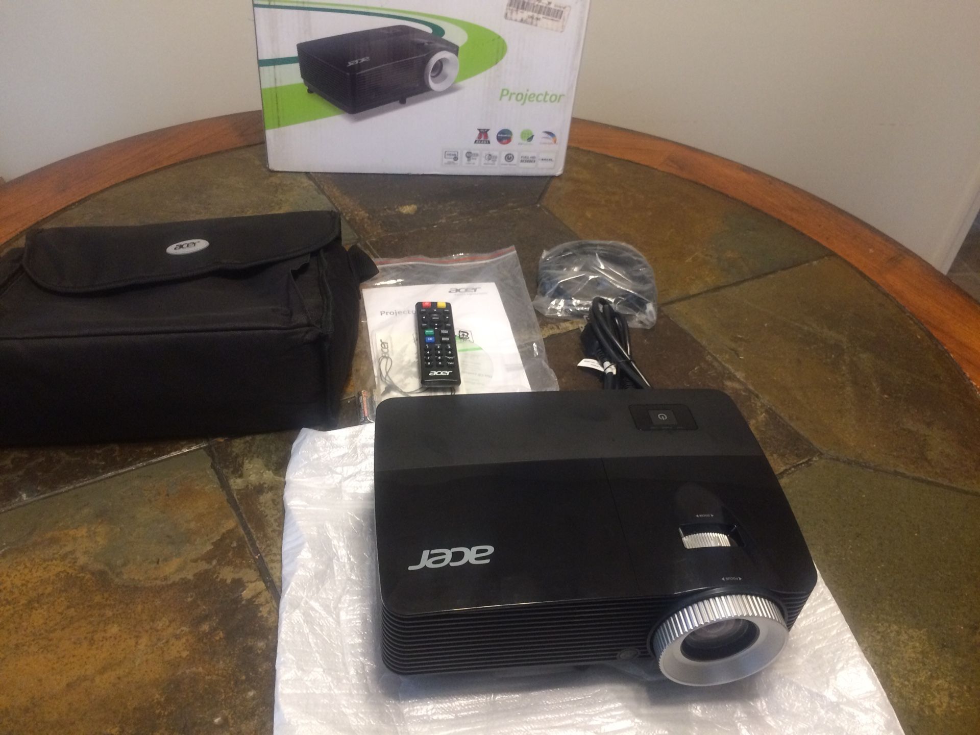 Acer X152H DLP Projector