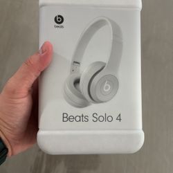 Beats Solo4 Wireless Headphones - On-Ear Wireless Headphones - Drenched Gray