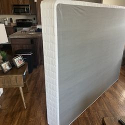 Queen box Spring 