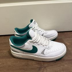 Nike sneakers 9.5size