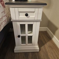 End Table/nightstand