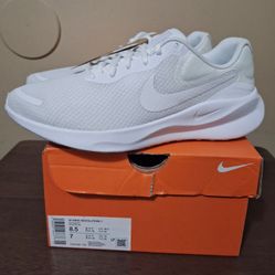 Nike Revolution White
Womens Size 8.5, Men 7