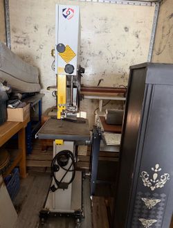 18” Agazzani Bandsaw for sale. EXCELLENT  CONDITION.