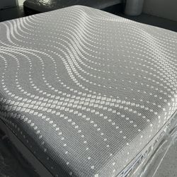 King Sealy Hybrid only 8 months of use pet free smoke free home i can deliver or come see first   Retail $2,200 Your Price 575 