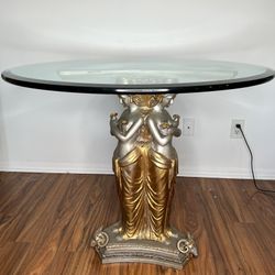 Bronze Goddesses Center/ Round table 
