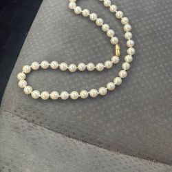 Ladies Faux Pearl Necklace 