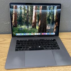 MacBook Pro 15 inches - Mac OS Sequioa