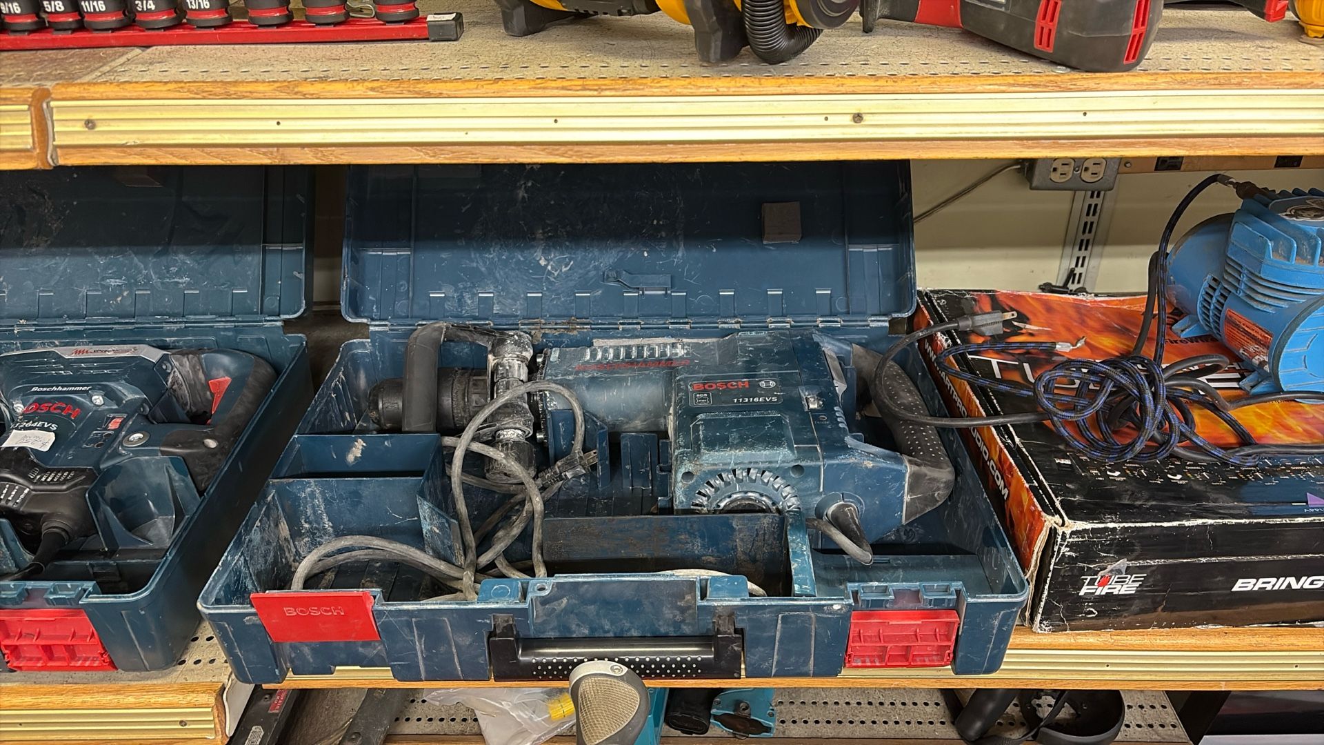 Bosch Demolition Hammer SDS-max 14 Amp