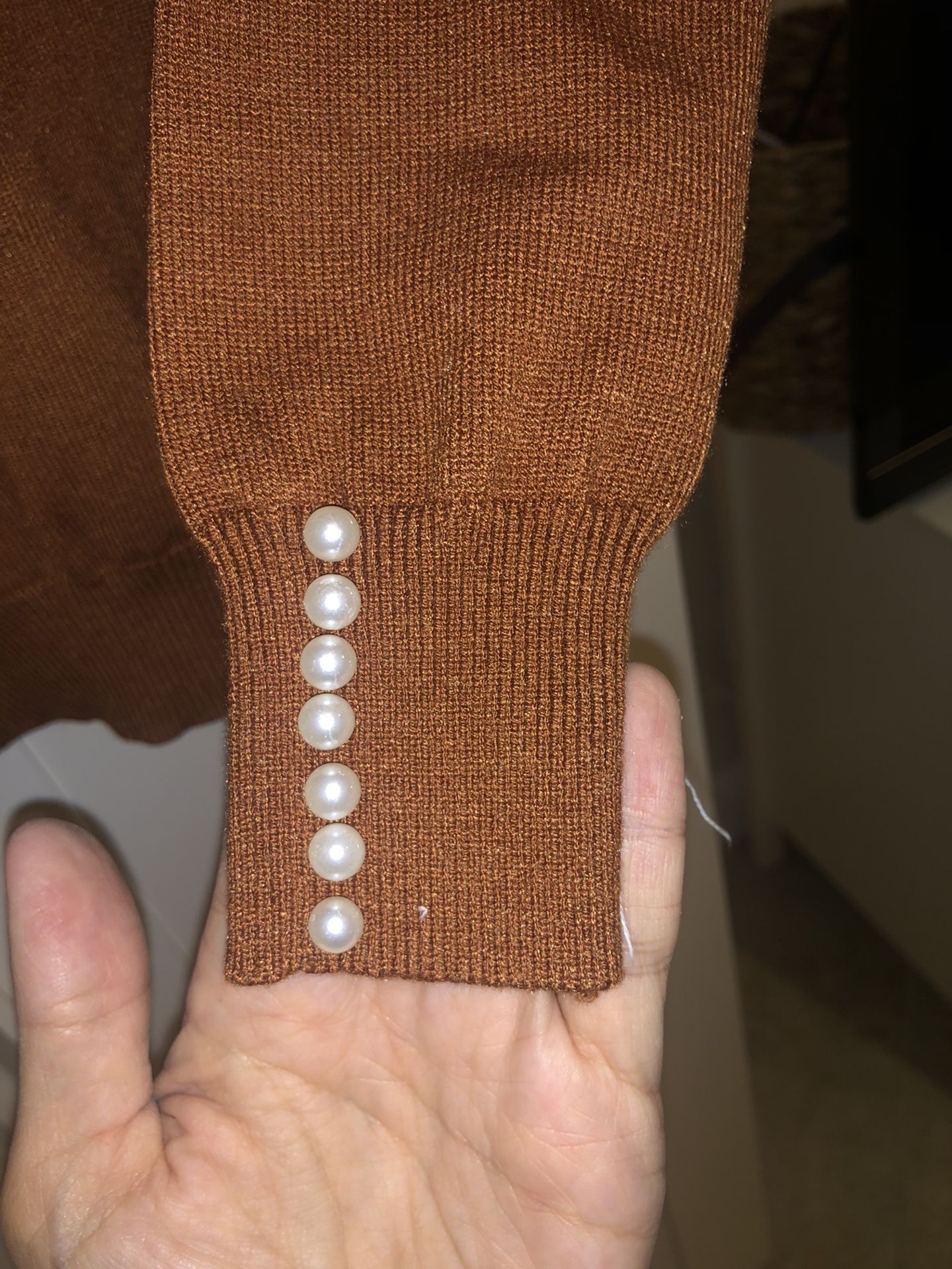 Gorgeous sweater with pearls NEW ! Size S-M